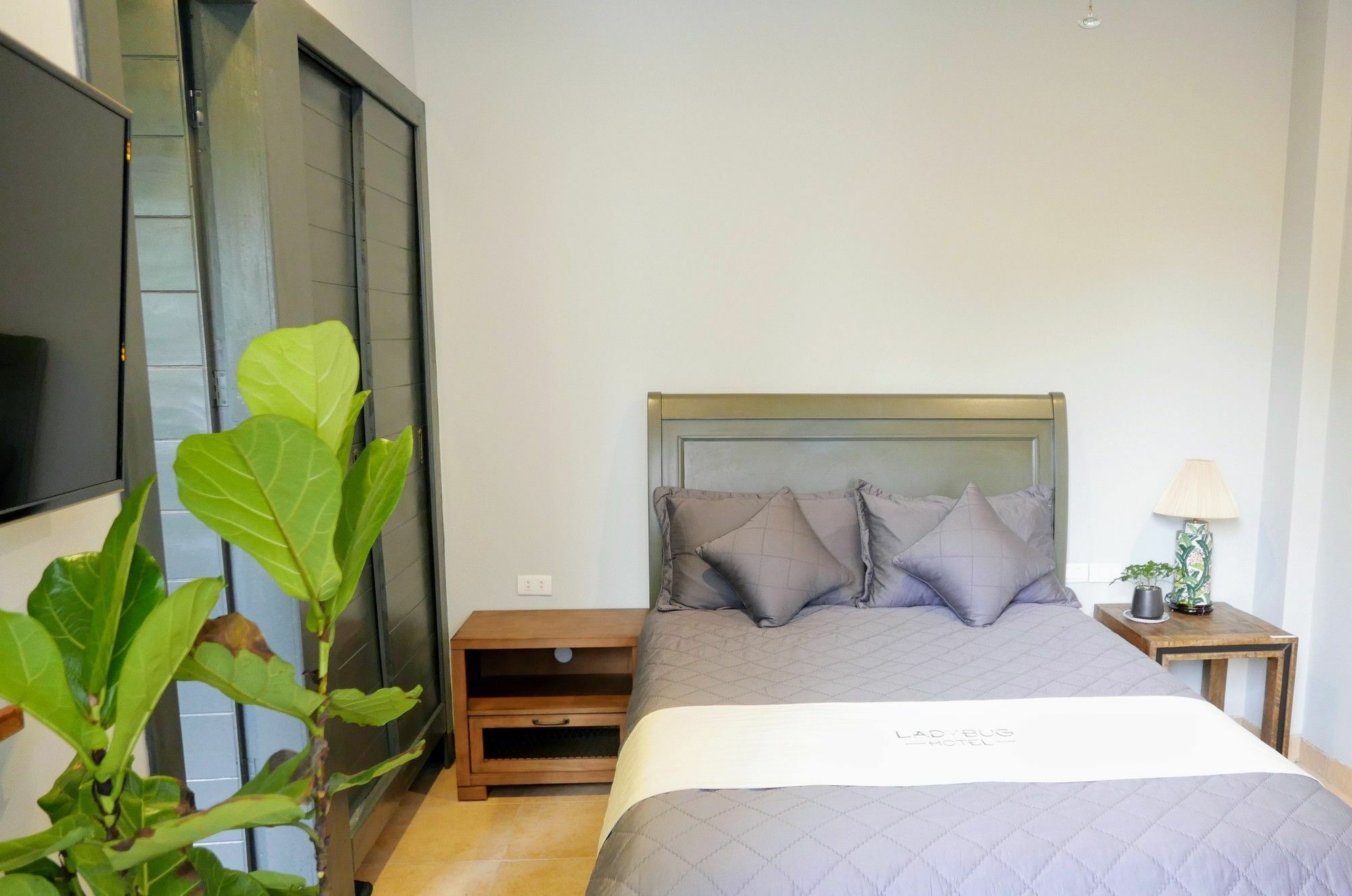 Ladybug Boutique Villa Hanoi Exterior photo